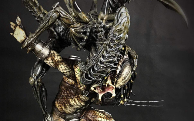 This custom Alien vs. Predator fan sculpt is one of the best we have ever seen!