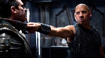 Riddick vs Vaako