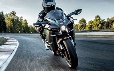 Exploring the Great Lakes on a motorcycle: Tips for safe riding