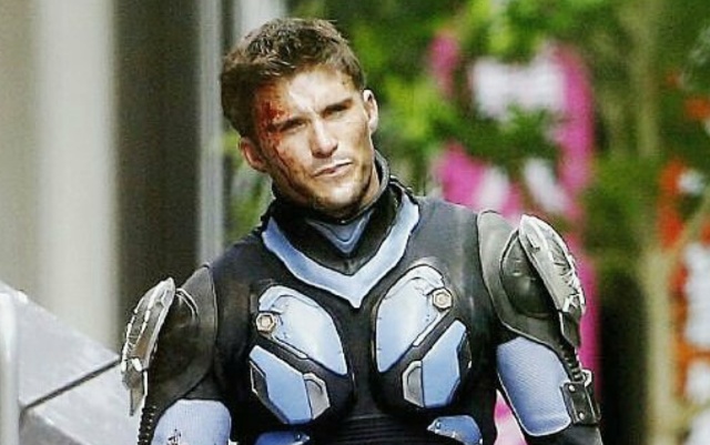 Scott Eastwood spotted in Jaeger Pilot armor on the set of Pacific Rim 2!