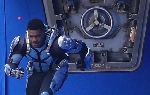John Boyega flees a fallen Jaeger in new Pacific Rim 2 set photos!