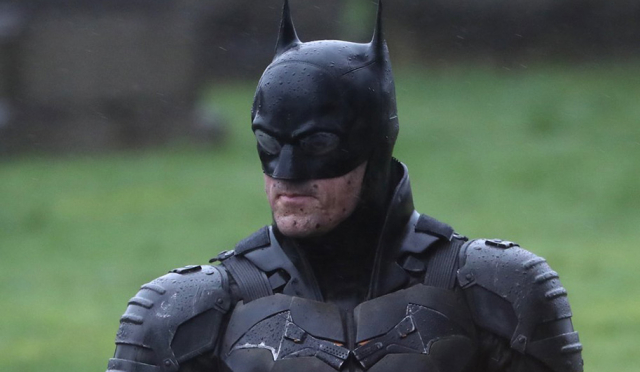 The Batman (2021): Set photos reveal new Batsuit and it is terrible.