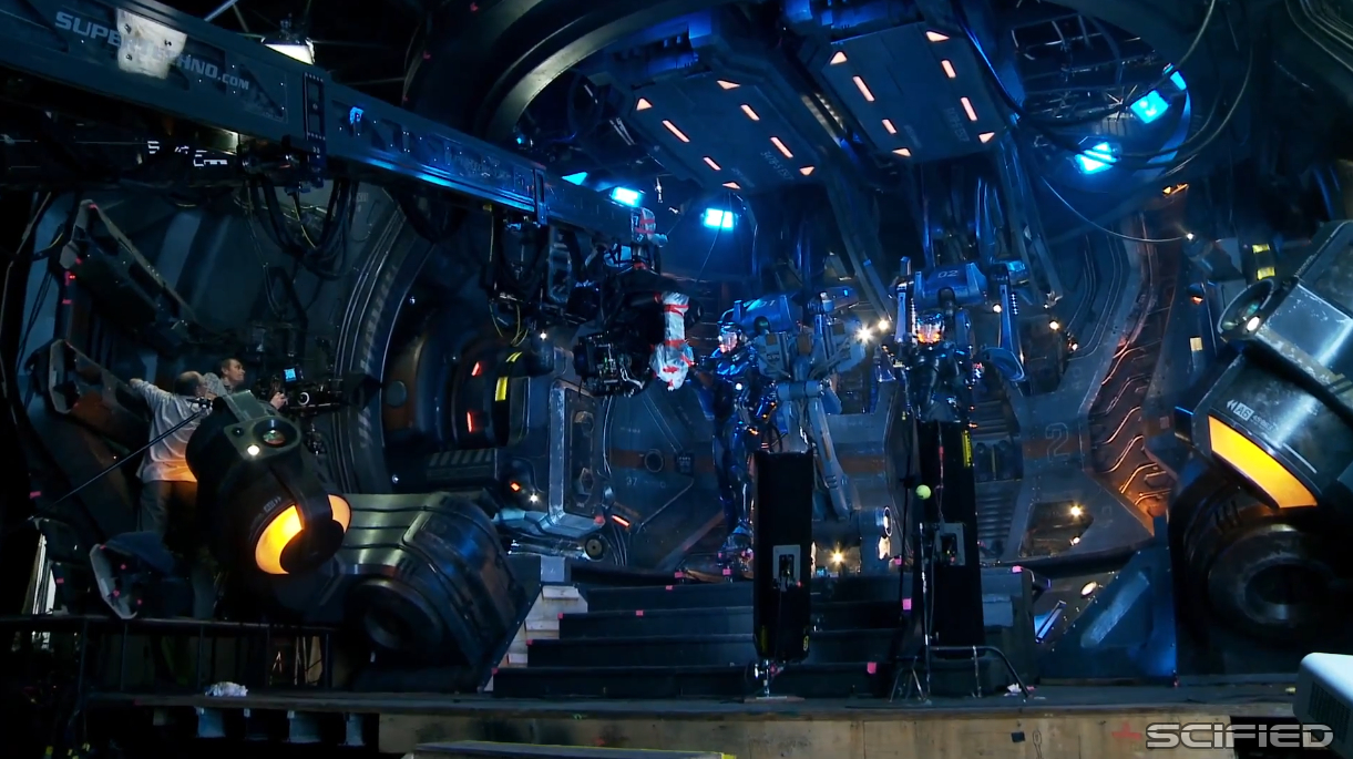 Pacific Rim: Oversized Robot Sets Featurette