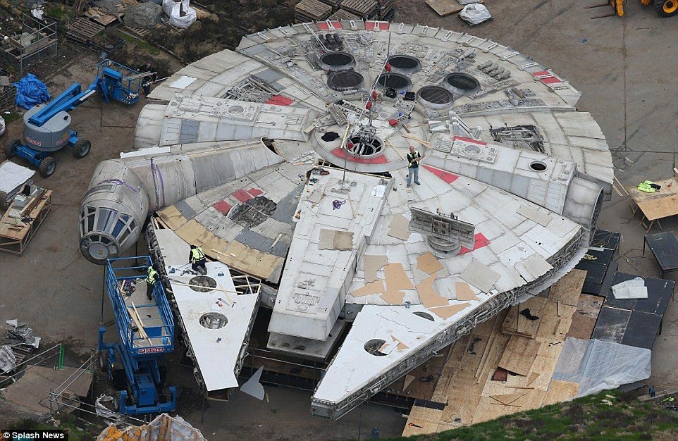 Star Wars Episode VIII Anch-To set at Pinewood Studios 04