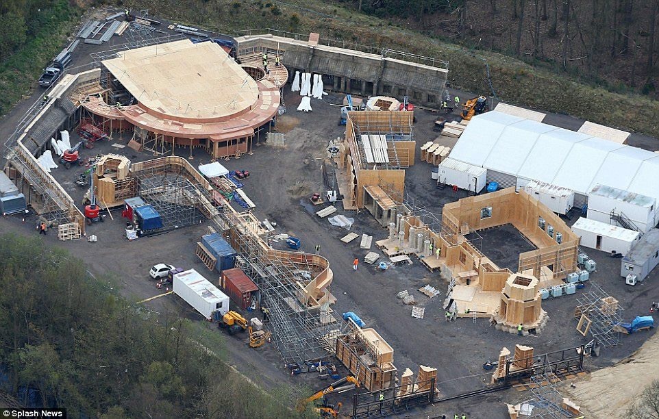 Star Wars Episode VIII Anch-To set at Pinewood Studios 07