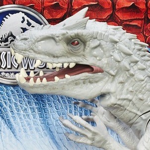 New promo pics for Hasbro's Indominus rex figure have surfaced!
